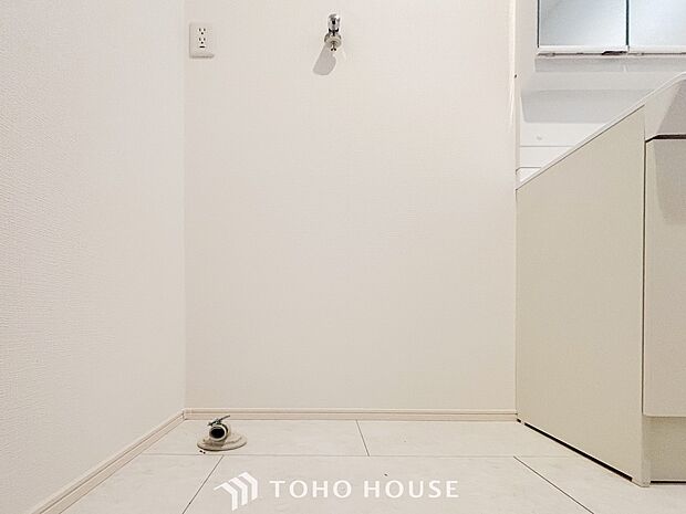 洗濯機を配置しても十分なスペースを確保しております。