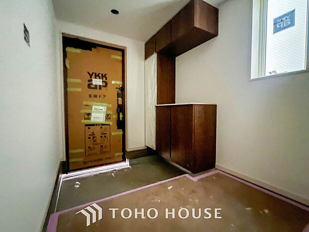 帰り着くたびに洗練されたテイストの空間に迎えられ誇りと喜びを感じる玄関まわりです。