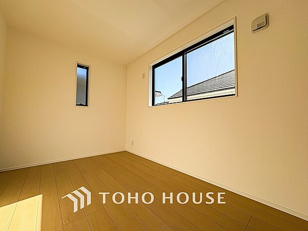 穏やかな風と陽光を導き、プライバシーに配慮された設計プランを採用し、居住性を一段と心地よいものにしています。