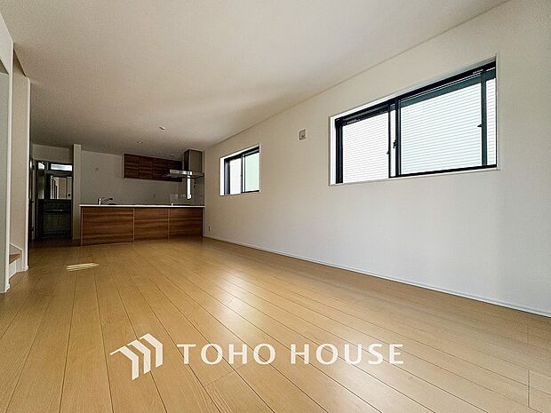 忙しい朝でも、しっかり家族が揃って食事をして頂けるゆとりある大きさのダイニングスペース。