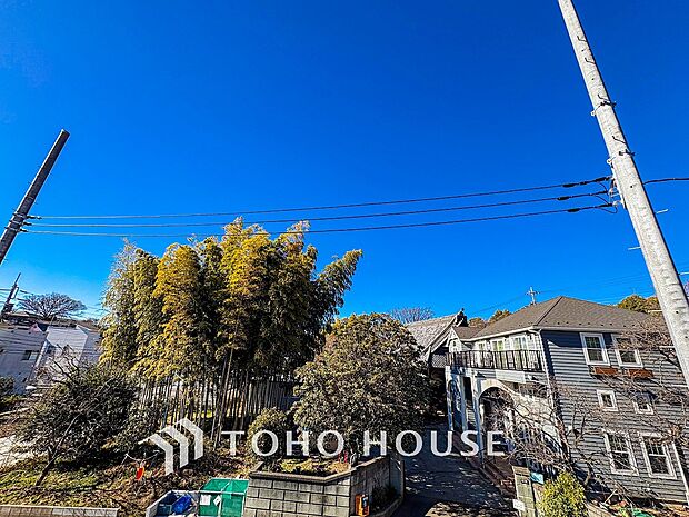 開放的で気持ちの良い眺望と青い空を満喫できます。