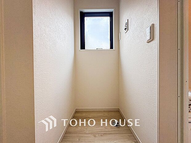 洗濯機を配置しても十分なスペースを確保しております。