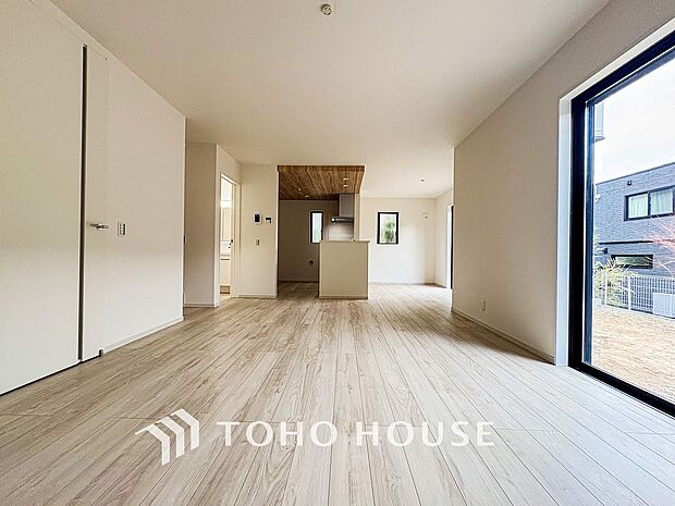 ここにはみんなが集い、食事と楽しい会話が始まるスペース。