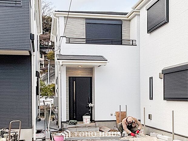 閑静な住宅街の一角、ひと時のくつろぎが生まれ、ゆっくりと愛着が育まれていきます。