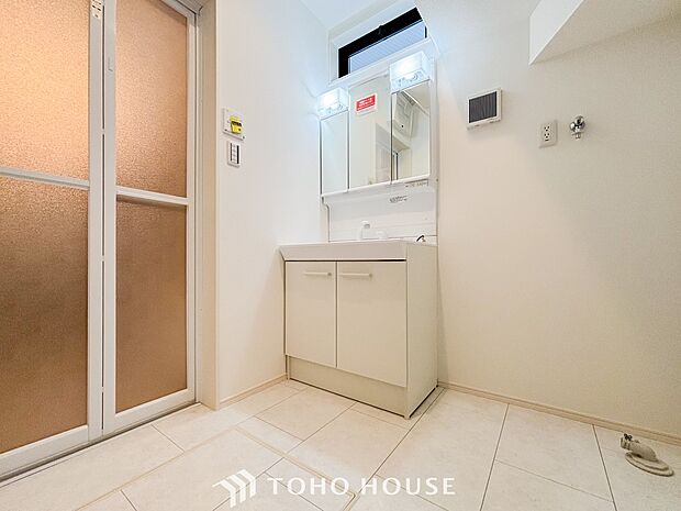 清潔感のあるプライベート空間は、身だしなみチェックや肌のお手入れに最適です。