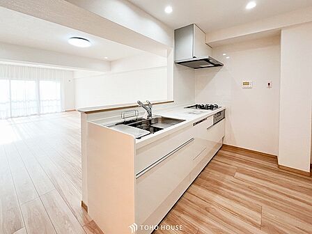 対面キッチンでリビングのご家族と会話を楽しみながらお料理できます。