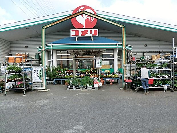 地域特性に合わせた金物・工具と植物・園芸を主力とした商品を販売しています。