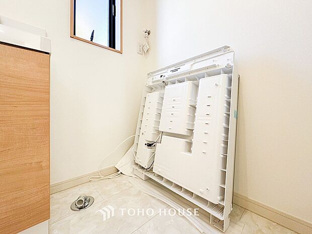 洗濯機を配置しても十分なスペースを確保しております。