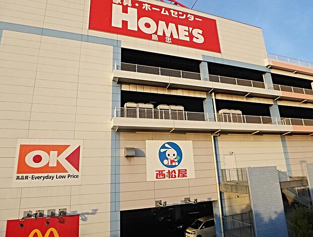 日用品からDIY用品、家具まで品揃え豊富に取り揃えています。西松屋や飲食店などもある大型店舗です。