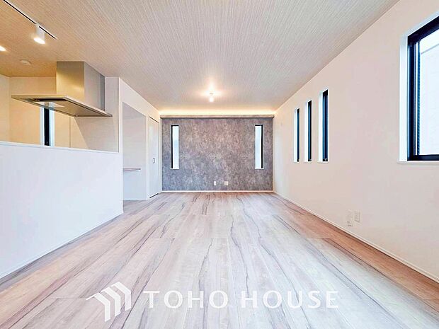 落ち着いた雰囲気に包まれた伸びやかな空間で、ゆったりと家族団らんの時間を過ごせます。