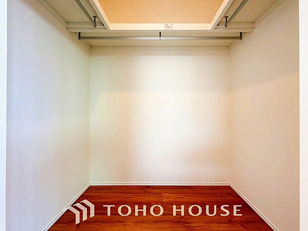 衣類だけでなく大きな荷物も収納でき、お部屋がすっきりします。