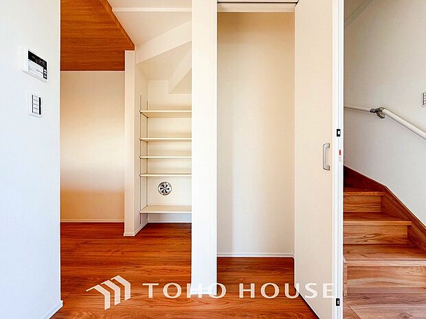 空間を余すところなく有効利用した収納は生活空間をより上質なものにしてくれるでしょう。