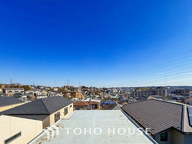 開放的で気持ちの良い眺望と青い空を満喫できます。