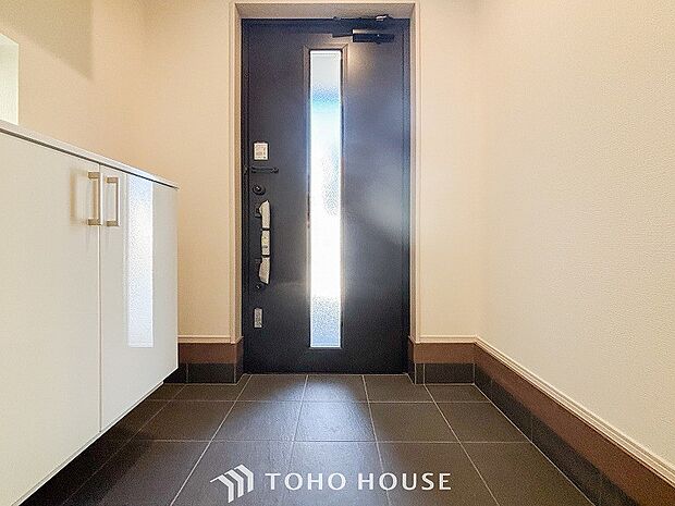 帰宅されるご家族や、訪れる方を優しく迎える・安らぎに満ちた生活空間を予感させてくれます。