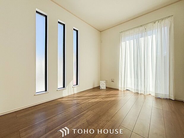 一日の疲れをいやしてくれる主寝室。自分時間を快適に過ごすプライベートルーム。