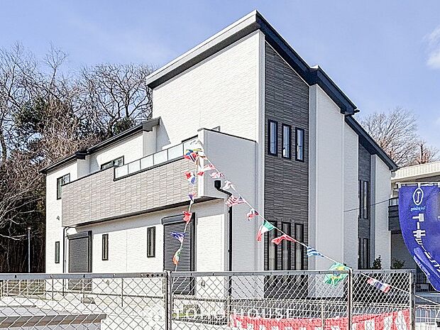 風を感じ青い空から太陽の恵みを感じる温もり溢れる佇まい。