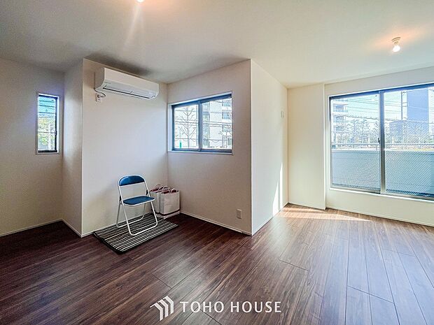 太陽の恵みを一気に受けた明るくあたたかいお住まい。吹きぬける風を感じながら爽やかで風通しの良い暮らし。