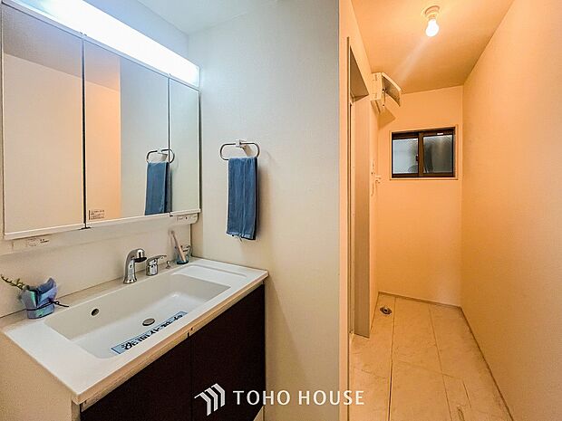 清潔感のあるプライベート空間は、身だしなみチェックや肌のお手入れに最適です。