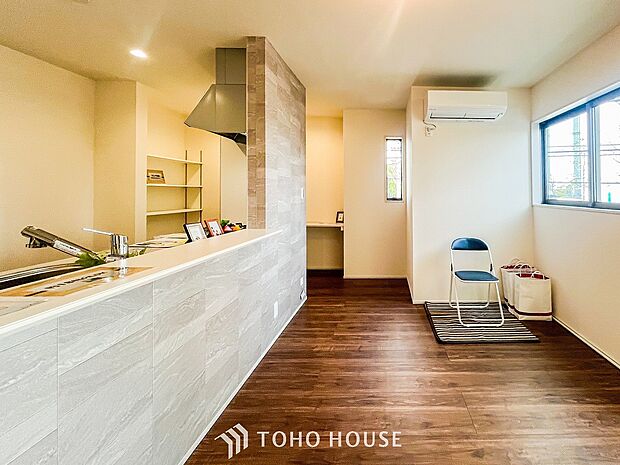 美味しいお料理も楽しいお喋りもキッチンを中心に広がります。