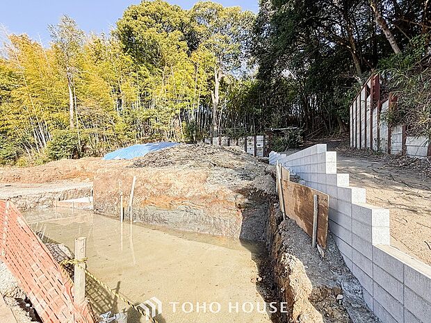 風を感じ解放感あふれる光に満ちた住まい。