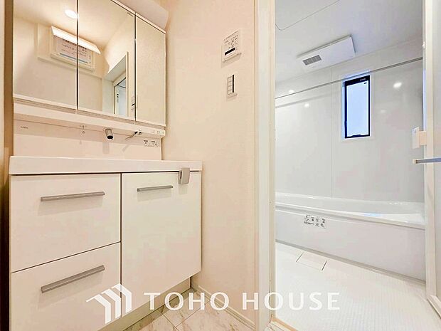 清潔感のあるプライベート空間は、身だしなみチェックや肌のお手入れに最適です。