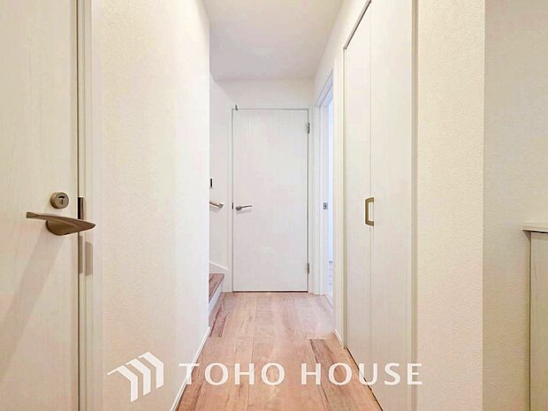 やわらかな陽射しがふりそそぎ、ゆったりした時間が流れる室内。