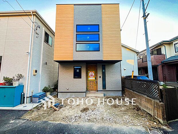 住む人や訪れる人やさしくエスコートする玄関アプローチ。