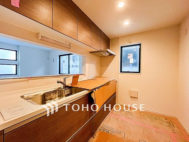 対面キッチンでリビングのご家族と会話を楽しみながらお料理できます。