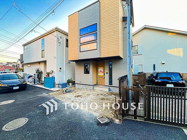 閑静な住宅街の一角、ひと時のくつろぎが生まれ、ゆっくりと愛着が育まれていきます。