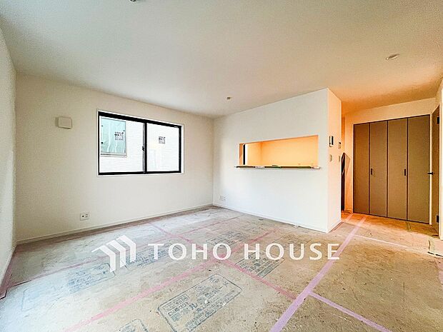 家族と過ごすひと時を溢れる光が優しく包み込むリビングダイニング。