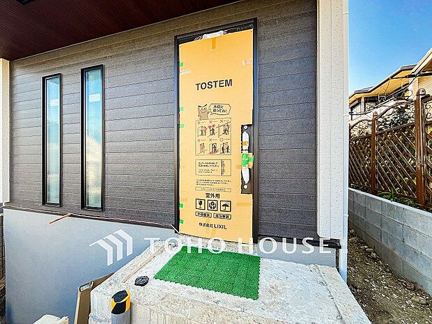 帰り着くたびに洗練されたテイストの空間に迎えられ誇りと喜びを感じる玄関まわりです。