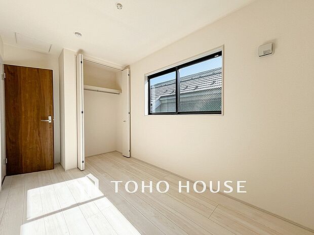 採光もアクセントの一つとして。プライベートルームにはやさしい光が射し込んでいます。