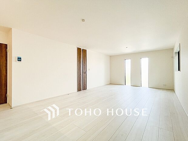 光と風があふれる開放的なリビングダイニングには自然と家族みんなが集まってきます。