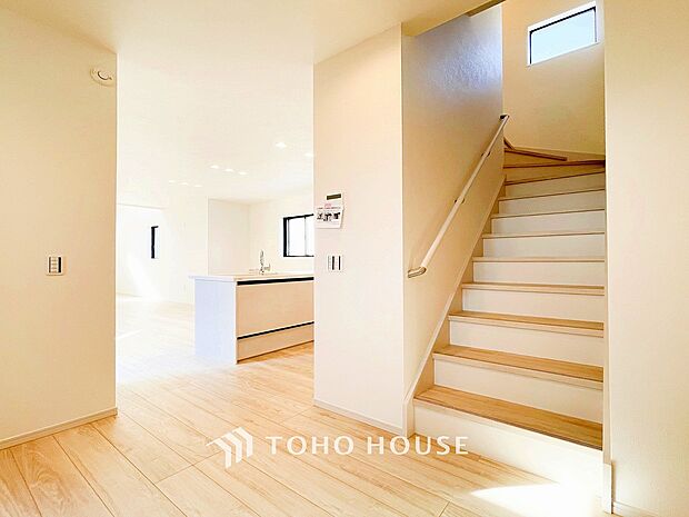 やわらかな陽射しがふりそそぎ、ゆったりした時間が流れる室内。