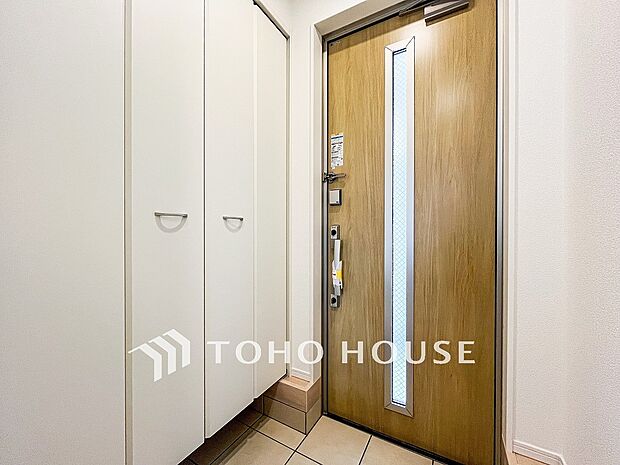 帰り着くたびに洗練されたテイストの空間に迎えられ誇りと喜びを感じる玄関まわりです。