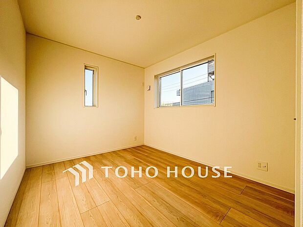 穏やかな風と陽光を導き、プライバシーに配慮された設計プランを採用し、居住性を一段と心地よいものにしています。