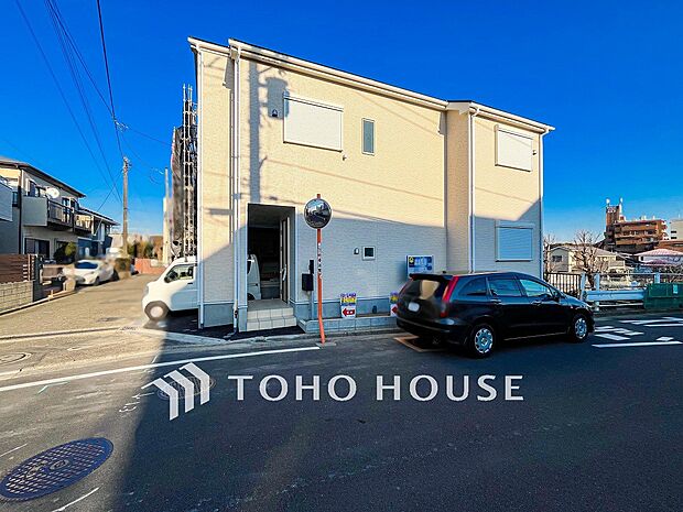 前面道路含む現地写真『快適』は「家」と「街」と「環境」が調和した時に訪れるだと改めて感じさせてくれます。