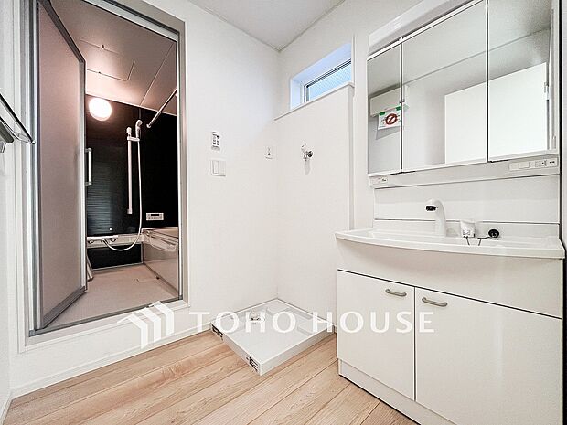 清潔感のあるプライベート空間は、身だしなみチェックや肌のお手入れに最適です。