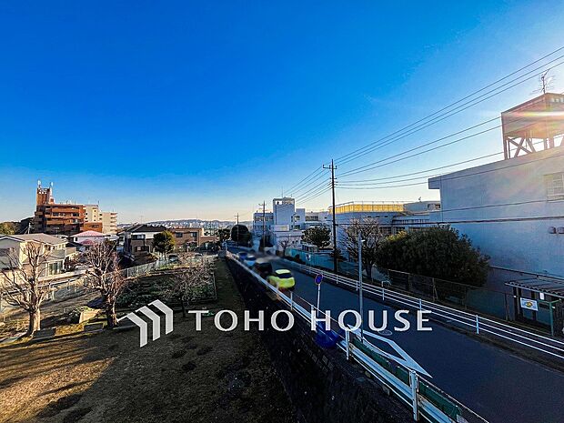 開放的で気持ちの良い眺望と青い空を満喫できます。