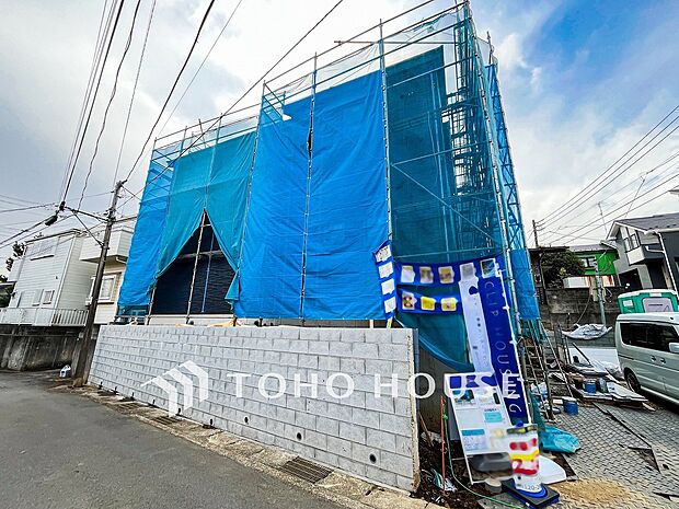 住む人を映し出す洗練された佇まいは、いつまでも輝き続けながらいつしか街の風景に溶け込んでいきます。