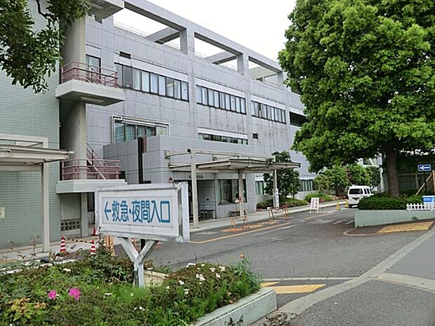 多くの診療科目を有した大型総合病院です。病院内は清潔感があり、対応もよいと評判です。