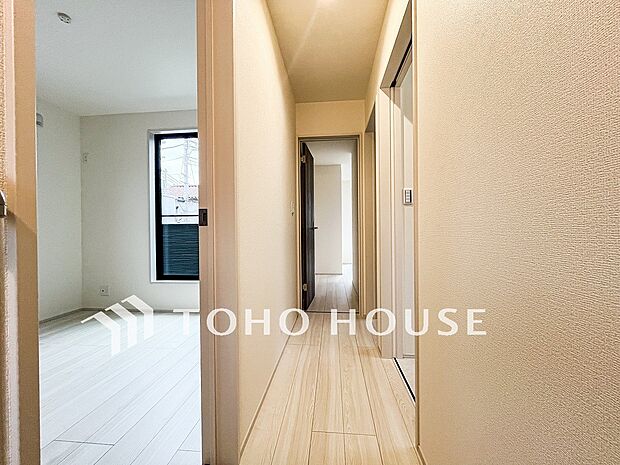 やわらかな陽射しがふりそそぎ、ゆったりした時間が流れる室内。