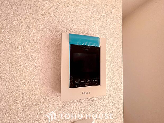 誰が来てもわかる様にモニター付きインターホンを設置。快適と安らぎを合わせた優しい設計。