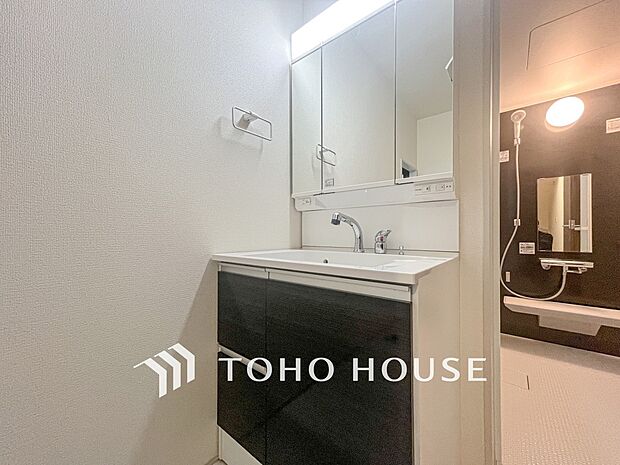 洗面台・洗面所十分な大きさの洗面台は、朝の慌ただしい時間でも余裕とゆとりを感じて頂けます。