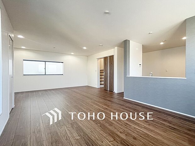 開放感あるリビングダイニング。ご家族とのんびりしたひと時を過ごせますね。