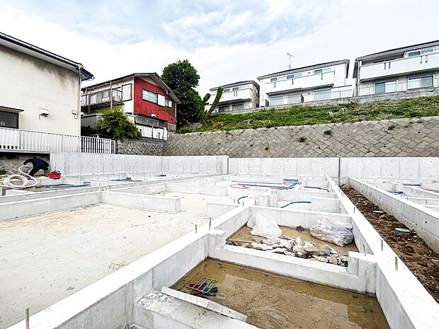 現地外観写真『快適』は「家」と「街」と「環境」が調和した時に訪れるだと改めて感じさせてくれます。