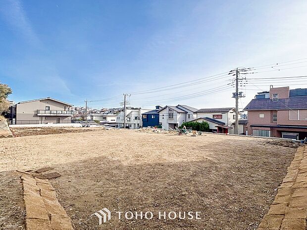閑静な住宅街の陽当りに恵まれた土地で寛ぎに満ちた生活を。