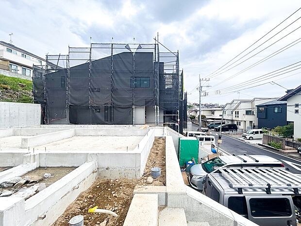 閑静な住宅街の陽当りに恵まれた土地で寛ぎに満ちた生活を。