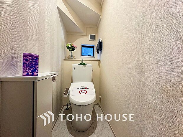 換気と明るさに配慮した、清潔感溢れるトイレ。落ち着いた空間で安らぎのひとときを。