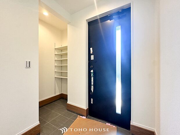 帰宅されるご家族や、訪れる方を優しく迎える・安らぎに満ちた生活空間を予感させてくれます。